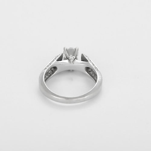 Bague solitaire en or gris, diamant 0,50 ct et petits diamants 58 Facettes B260255