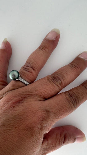 Bague 54 Bague en or blanc, perle de Tahiti et diamants 58 Facettes Bague 001