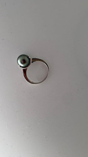Bague 54 Bague en or blanc, perle de Tahiti et diamants 58 Facettes Bague 001