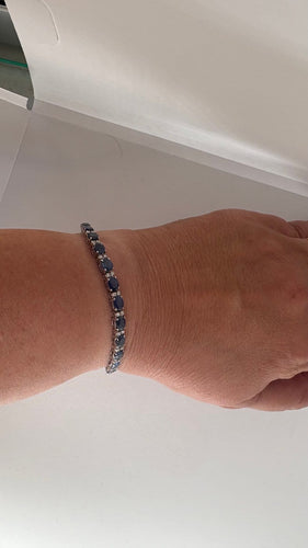 Bracelet Bracelet rivière en or blanc, saphirs et diamants 58 Facettes Bracelet 001