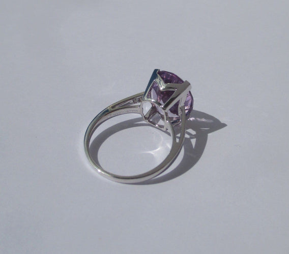 Bague 56 Mauboussin Mon Bébé d’Amour - Bague en or blanc, améthyste et diamants 58 Facettes Bague