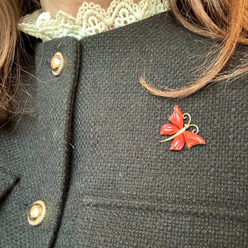 Broche Broche Papillon en or jaune et corail rouge 58 Facettes REF23121-143