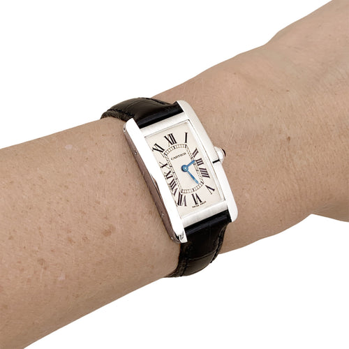 Montre Cartier Tank Américaine - Montre en acier et cuir 58 Facettes 35757