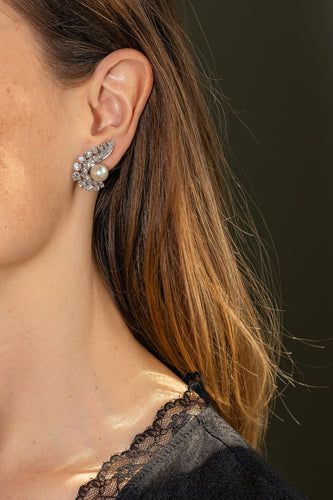 Boucles d'oreilles Boucles d'oreilles en or blanc, perles de culture et diamants 58 Facettes 5215578CN