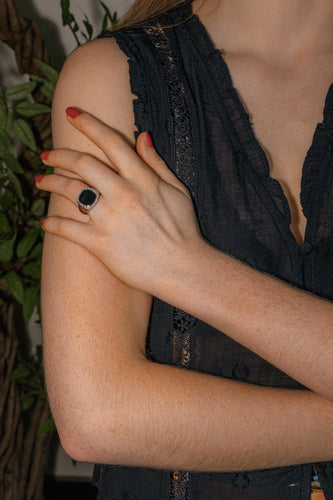 Bague 55 Chevalière - Bague en or blanc, onyx et diamants 58 Facettes 5357410CN
