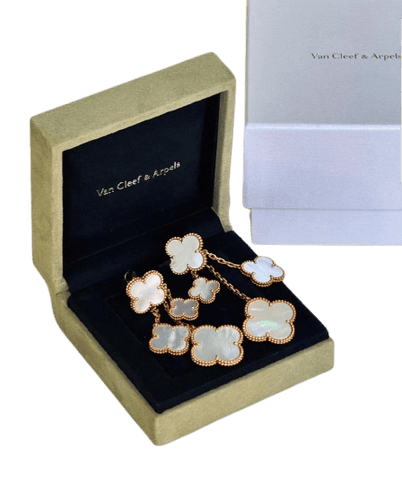 Boucles d'oreilles Van Cleef & Arpels - Boucles d'oreilles Magic Alhambra en or jaune et nacre 58 Facettes jnci108