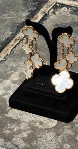 Boucles d'oreilles Van Cleef & Arpels - Boucles d'oreilles Magic Alhambra en or jaune et nacre 58 Facettes jnci108
