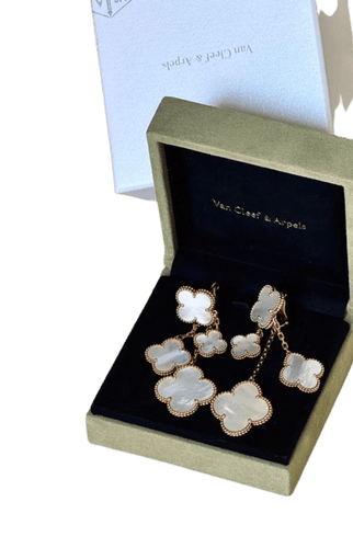 Boucles d'oreilles Van Cleef & Arpels - Boucles d'oreilles Magic Alhambra en or jaune et nacre 58 Facettes jnci108