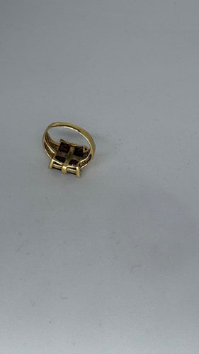 Bague 54 Bague en or jaune, grenats et diamant 58 Facettes Bague 001