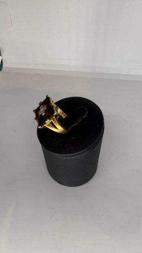 Bague 54 Bague en or jaune, grenats et diamant 58 Facettes Bague 001
