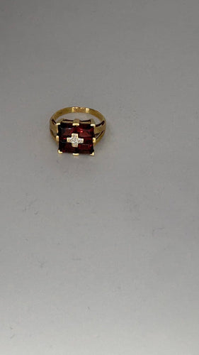 Bague 54 Bague en or jaune, grenats et diamant 58 Facettes Bague 001