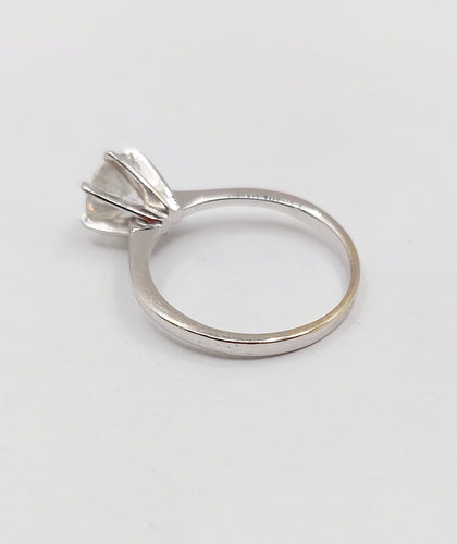 Bague 51 Bague solitaire vintage en or blanc 14k et diamant 58 Facettes A07446