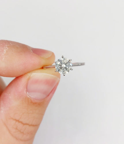 Bague 51 Bague solitaire vintage en or blanc 14k et diamant 58 Facettes A07446