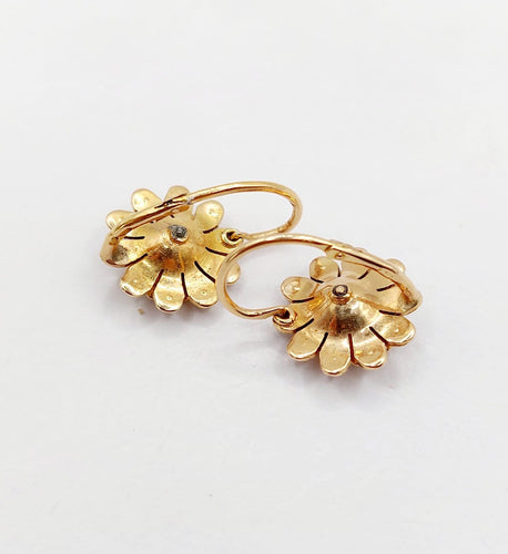 Boucles d'oreilles Dormeuses marguerite en or rose 18k et perles 58 Facettes A07454