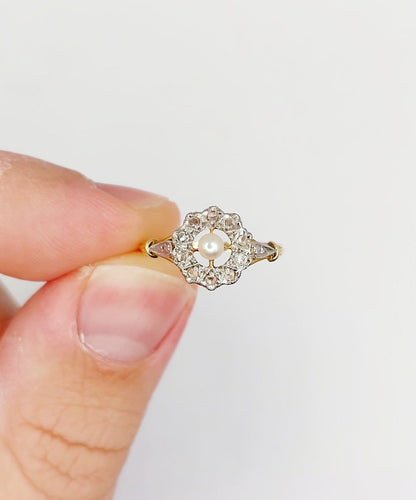 Bague 51 Bague marguerite antique en or 18k, platine, perle et diamants 58 Facettes A07460