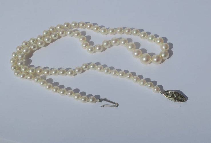 Collier Collier en perles de culture Akoya, or blanc et diamants 58 Facettes Collier