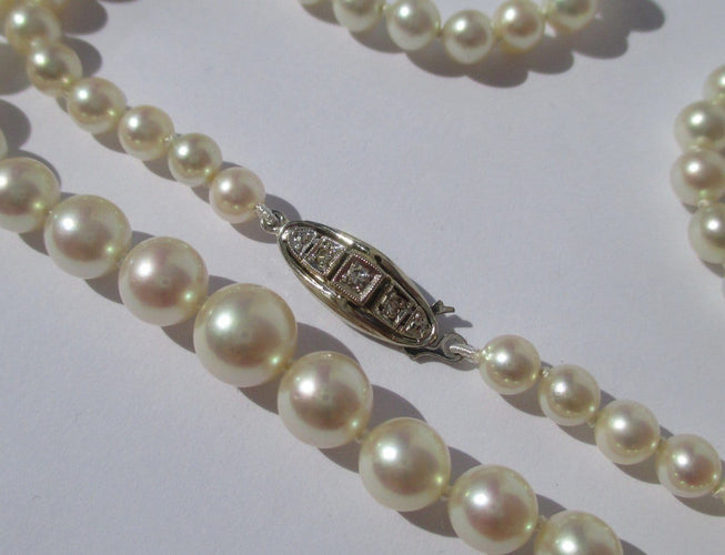 Collier Collier en perles de culture Akoya, or blanc et diamants 58 Facettes Collier