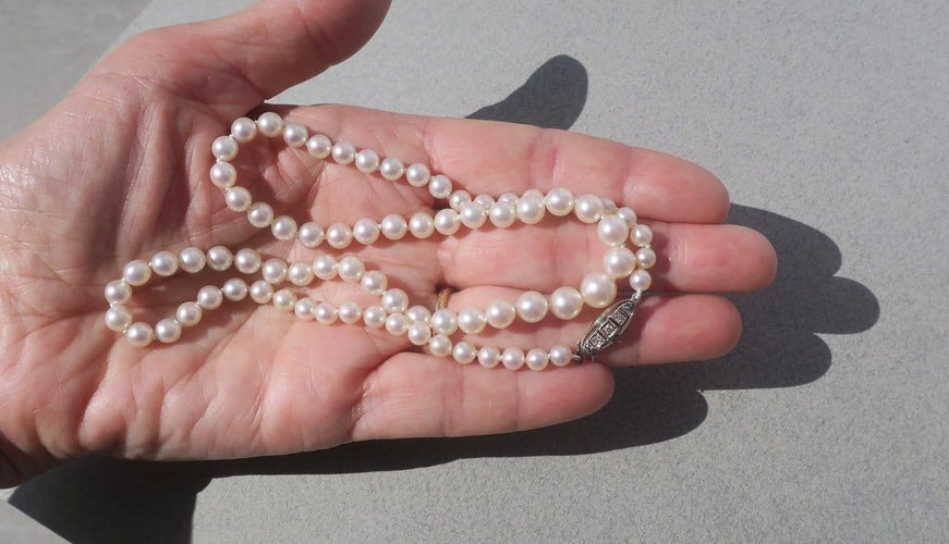 Collier Collier en perles de culture Akoya, or blanc et diamants 58 Facettes Collier