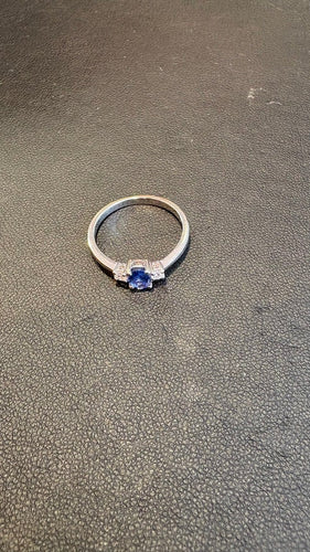 Bague 54 Bague en or blanc avec saphir et diamants 58 Facettes Bague 001