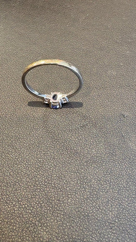 Bague 54 Bague en or blanc avec saphir et diamants 58 Facettes Bague 001