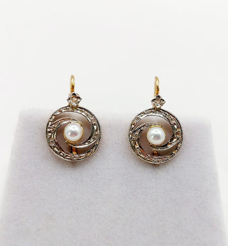 Boucles d'oreilles Dormeuses tourbillon en or 18K, perles et diamants taille rose 58 Facettes A06494