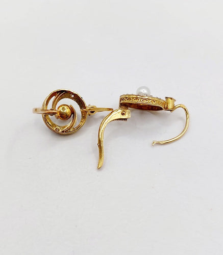 Boucles d'oreilles Dormeuses tourbillon en or 18K, perles et diamants taille rose 58 Facettes A06494