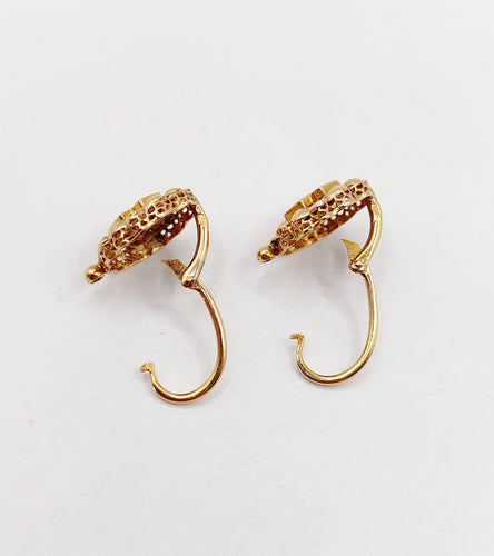Boucles d'oreilles Dormeuses fleur antiques en or 18k et perles 58 Facettes A06495