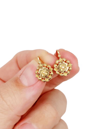 Boucles d'oreilles Dormeuses fleur antiques en or 18k et perles 58 Facettes A06495