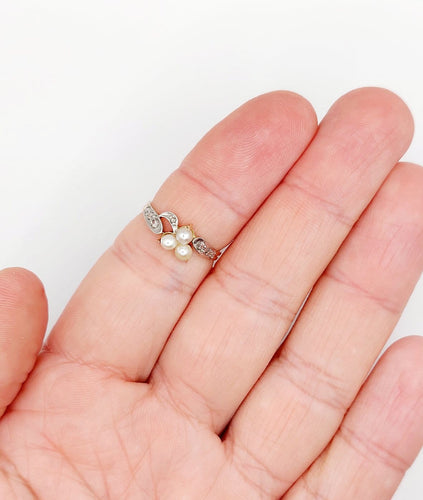 Bague 54 Bague trèfle antique en or rose, platine, perles et diamants 58 Facettes A06880