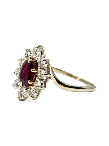 Bague 57 Bague marguerite en or blanc, rubis non chauffé et diamants 58 Facettes 1854