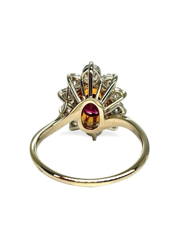 Bague 57 Bague marguerite en or blanc, rubis non chauffé et diamants 58 Facettes 1854