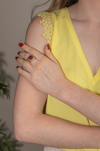 Bague 55 Bague chevalière en or jaune et blanc, rubis et diamants 58 Facettes 5560097CN