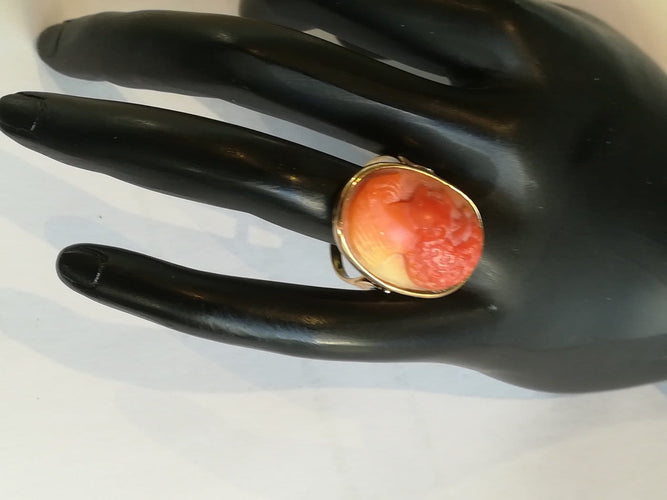 Bague 57 Bague camée en or jaune et corail 58 Facettes 01172