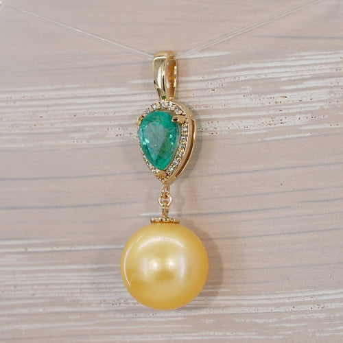 Pendentif Golden Grace - Pendentif en or 14 ct, émeraude, diamants et perle 58 Facettes P002