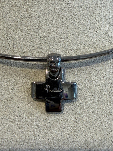Collier Pomellato - Collier rigide croix en or gris bruni et saphirs 58 Facettes 34200002