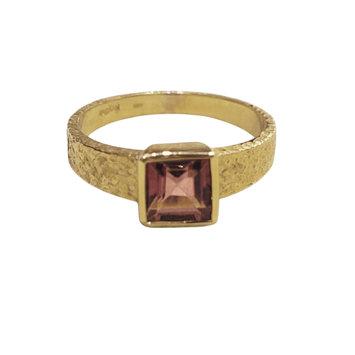 Bague 53 Bague en or jaune 18k et tourmaline rose 58 Facettes BOR15
