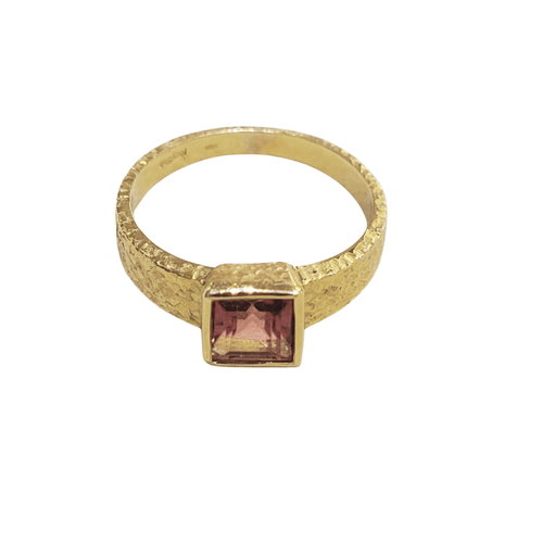 Bague 53 Bague en or jaune 18k et tourmaline rose 58 Facettes BOR15