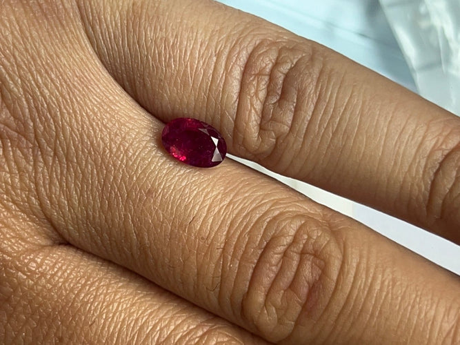 Rubis du Mozambique - Pierre 1,84 ct rouge sang de pigeon non chauffée 58 Facettes GEM-01