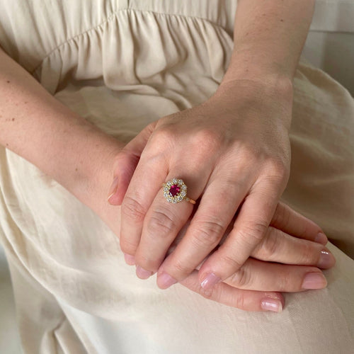 Bague 59 Bague marguerite vintage en or jaune, rubis ovale et diamants 58 Facettes LMB-361