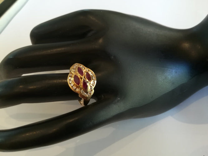 Bague 52.5 Bague losange en or jaune, rubis et diamants 58 Facettes 00947