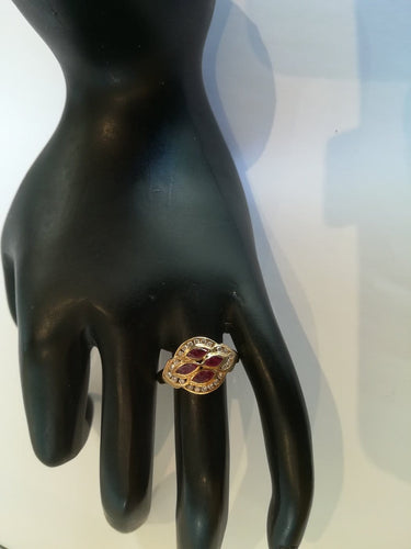 Bague 52.5 Bague losange en or jaune, rubis et diamants 58 Facettes 00947