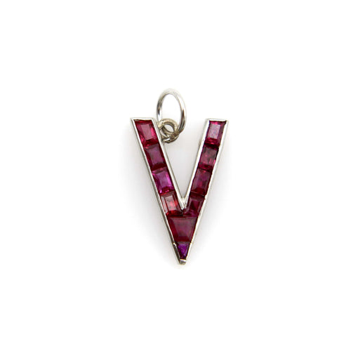Pendentif Rétro - Pendentif V for Victory en platine et rubis 58 Facettes 11147