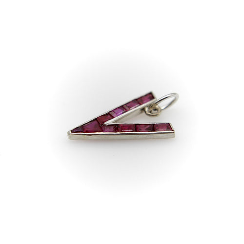 Pendentif Rétro - Pendentif V for Victory en platine et rubis 58 Facettes 11147