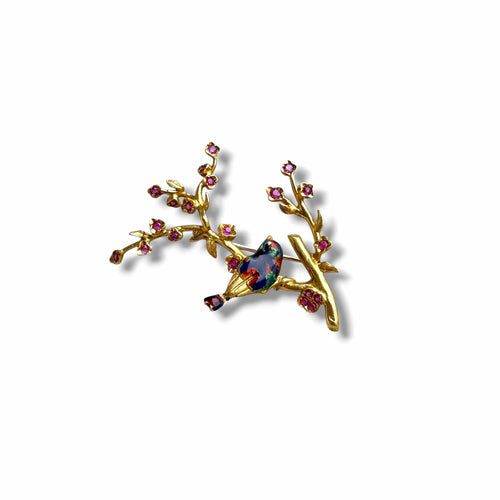 Broche Broche oiseau dans un cerisier en or jaune 18K, rubis 58 Facettes REF2503-270