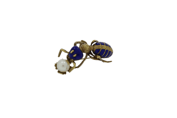 Broche Broche fourmi ancienne en or jaune 18K, émail et perle naturelle 58 Facettes 26051489