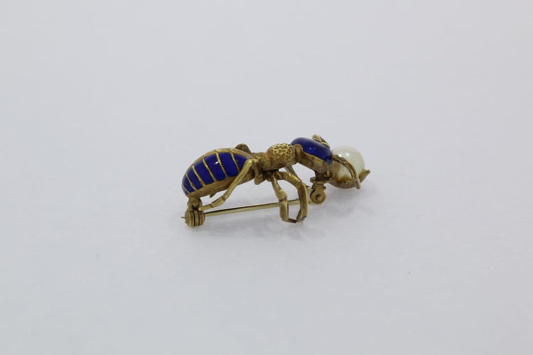 Broche Broche fourmi ancienne en or jaune 18K, émail et perle naturelle 58 Facettes 26051489