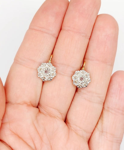 Boucles d'oreilles Dormeuses marguerite - Boucles d'oreilles en or 18K et diamants 58 Facettes A07497