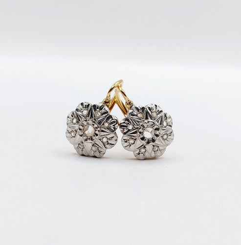 Boucles d'oreilles Dormeuses marguerite - Boucles d'oreilles en or 18K et diamants 58 Facettes A07497
