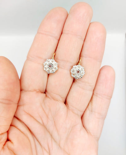 Boucles d'oreilles Dormeuses marguerite - Boucles d'oreilles en or 18K et diamants 58 Facettes A07497
