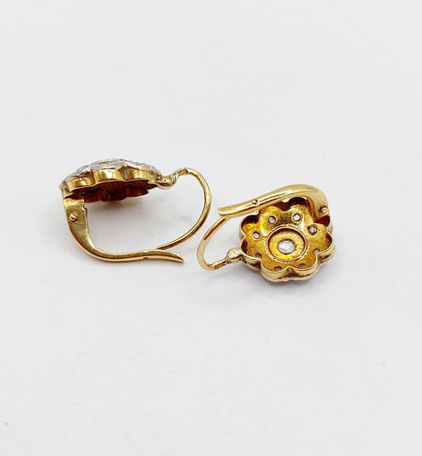 Boucles d'oreilles Dormeuses marguerite - Boucles d'oreilles en or 18K et diamants 58 Facettes A07497